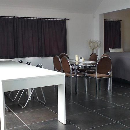 Chez Chantal - Appartement Privatif Yvoir Екстер'єр фото